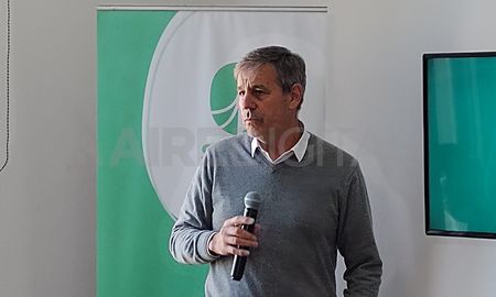 Según el Indec, unos 271.560 santafesinos están bajo la línea de pobreza y 56.100 en situación de indigencia, lo que implica que no tienen ni siquiera para comer. Según el Indec, unos 271.560 santafesinos están bajo la línea de pobreza y 56.100 en situación de indigencia, lo que implica que no tienen ni siquiera para comer.