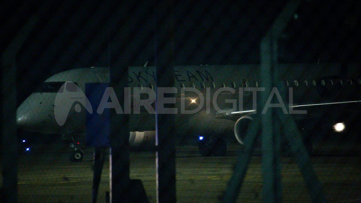 El vuelo charter que transportó a Colón desde San Juan a Santa Fe aterrizó en Sauce Viejo a las 1.45.
