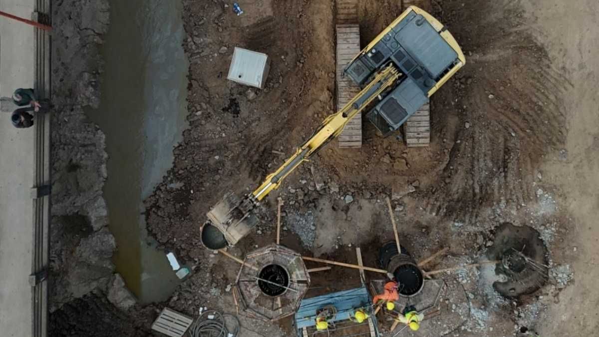 Con 32 pilotes ya completados y la ejecución de las primeras columnas en marcha, el Nuevo Puente Carretero va tomando forma. Con 32 pilotes ya completados y la ejecución de las primeras columnas en marcha, el Nuevo Puente Carretero va tomando forma.