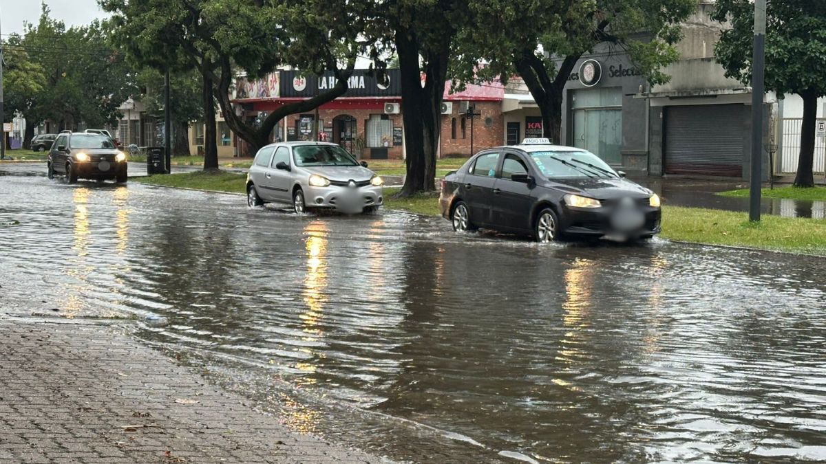 La tormenta en Santa Fe trajo consigo mucha lluvia en pocos minutos y fuertes ráfagas de viento.