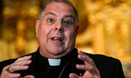 El presidente de la Comisión Pastoral de la Salud del Episcopado, Alberto Bochatey, se manifestó en contra de la media sanción al proyecto de legalización del aborto. El presidente de la Comisión Pastoral de la Salud del Episcopado, Alberto Bochatey, se manifestó en contra de la media sanción al proyecto de legalización del aborto.