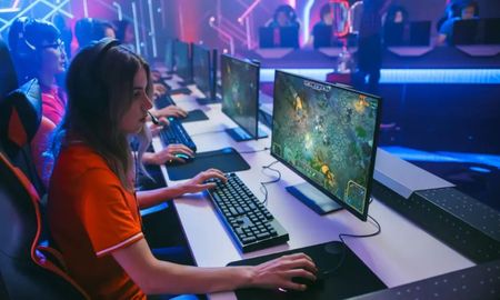 El evento Womens Guild United busca visibilizar a las mujeres en el streaming, pero la elección del videojuego opacó el objetivo inicial de la colaboración con Honda.