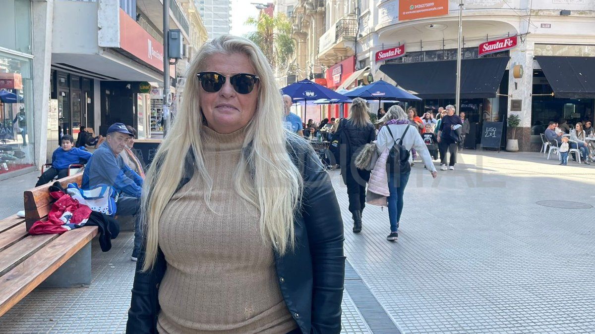 Los vendedores ambulantes comercializan los mismos productos que nosotros que pagamos impuestos y alquileres muy altos”