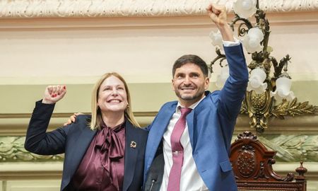 El gobernador Maximiliano Pullaro junto a la vicegobernadora Gisela Scaglia, durante el acto de apertura de sesiones. El gobernador Maximiliano Pullaro junto a la vicegobernadora Gisela Scaglia, durante el acto de apertura de sesiones.