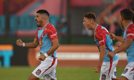 arsenal volvio al triunfo con una goleada 4-0 sobre aldosivi arsenal volvio al triunfo con una goleada 4-0 sobre aldosivi