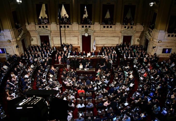 FMI: La oposición, entre “resistir en la calle” y debatir en el Congreso