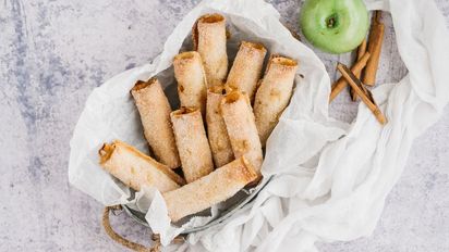 Rollitos de manzana y canela: la receta sencilla con pan de molde que se hace en minutos