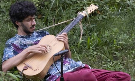 La experiencia de un joven músico argentino que viajó a Australia para explorar otras partes del mundo. La experiencia de un joven músico argentino que viajó a Australia para explorar otras partes del mundo.
