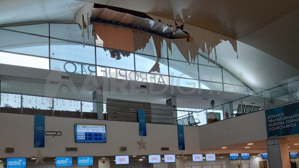 Se rompió el techo del Aeropuerto Islas Malvinas.