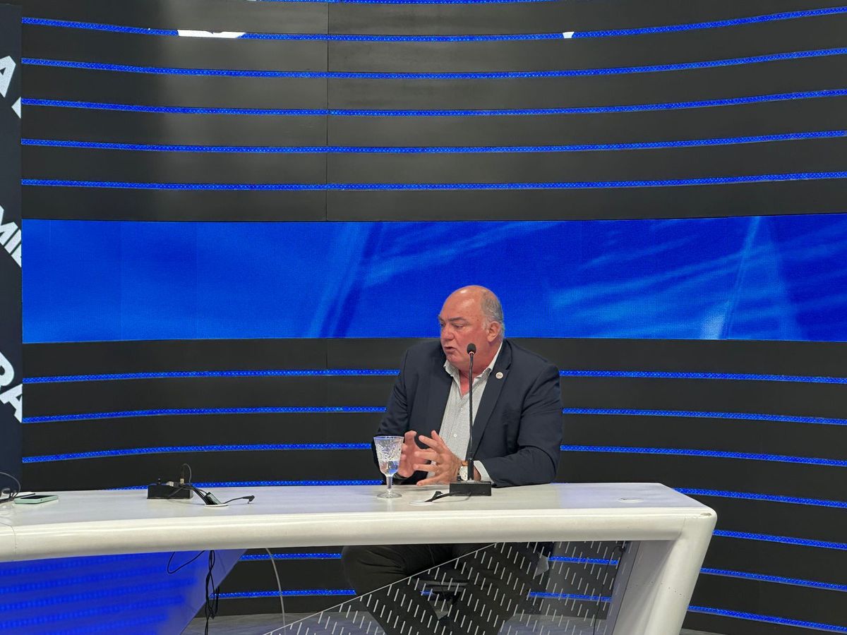 Javier Martín, presidente de Fisfe, en los estudios de AIRE dando una entrevista para Milla Extra. Javier Martín, presidente de Fisfe, en los estudios de AIRE dando una entrevista para Milla Extra.