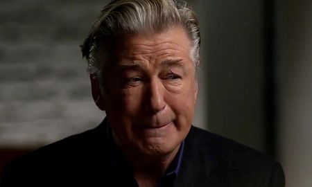 La familia de la directora de fotografía Halyna Hutchins inició juicio a la producción de la cual Alec Baldwin es parte. La familia de la directora de fotografía Halyna Hutchins inició juicio a la producción de la cual Alec Baldwin es parte.
