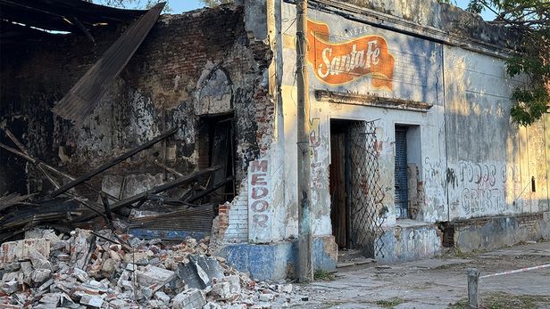Por el lugar pasaron miles de personas ya que durante muchos años funcionó un bar, tipo pool. Ahora es solo ruinas. Por el lugar pasaron miles de personas ya que durante muchos años funcionó un bar, tipo pool. Ahora es solo ruinas.