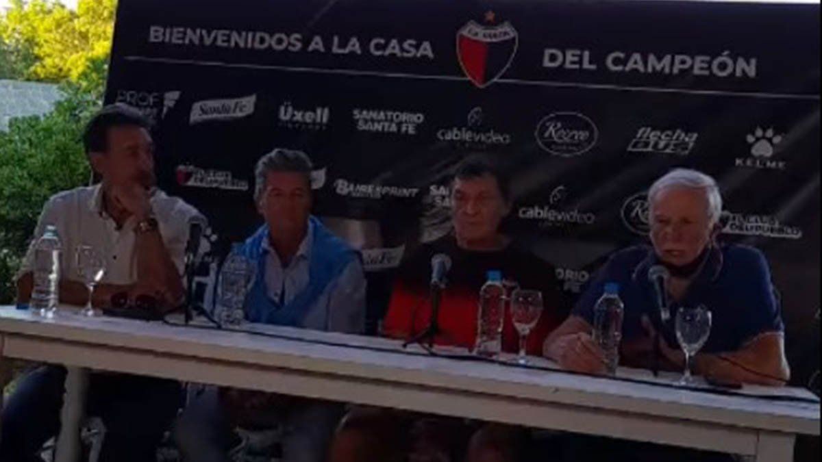 En la conferencia de prensa, adem&aacute;s del entrenador Julio C&eacute;sar Falcioni, estuvieron presentes en presidente del club, Jos&eacute; Vignatti, el dirigente Horacio Darr&aacute;s y el nuevo director de deportivo, Mario Sciacqua.