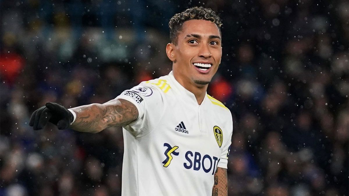 Además de Lisandro Martínez, el Arsenal de Inglaterra está cerca de cerrar la incorporación del brasileño Raphinha, del Leeds United.