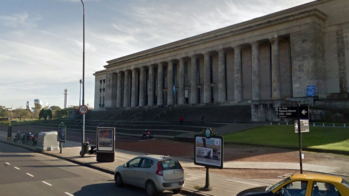 El hombre fue apu&ntilde;alado cuando pasaba por afuera de la Facultad de Derecho (UBA).