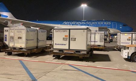 Las vacunas chinas llegaron a Buenos Aires el jueves a la noche. Las vacunas chinas llegaron a Buenos Aires el jueves a la noche.