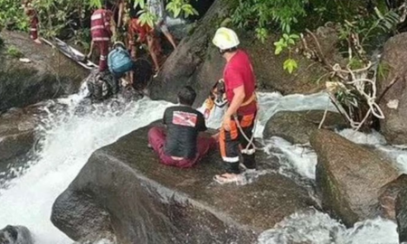 Un adolescente murió ahogada al caerse de un cascada mientras intentaba tomarse una selfie. Un adolescente murió ahogada al caerse de un cascada mientras intentaba tomarse una selfie.