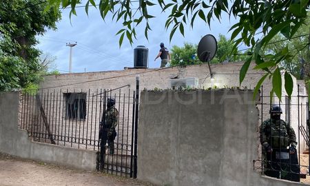 Brian Chucky Ríos, el líder de la facción disidente La Negrada, fue detenido este jueves en una vivienda de Neuquén al 6900. Brian Chucky Ríos, el líder de la facción disidente La Negrada, fue detenido este jueves en una vivienda de Neuquén al 6900.