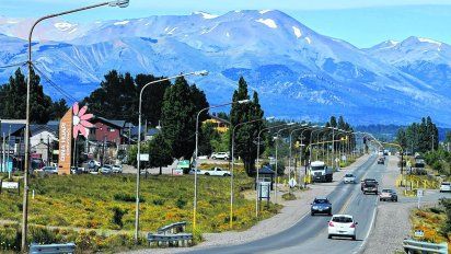 Escapada a un rincón escondido cerca de Bariloche con un volcán milenario y arte rupestre