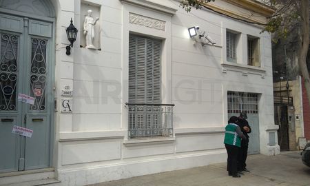 El inmueble está ubicado en Alberdi al 3000. El inmueble está ubicado en Alberdi al 3000.