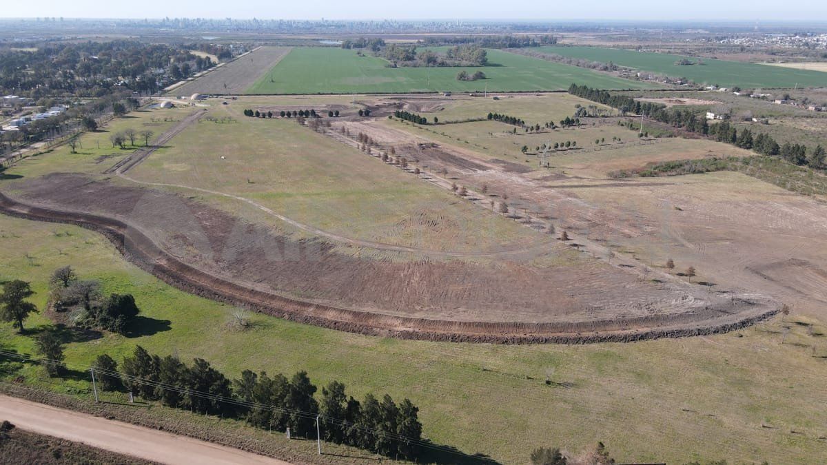 Se trata de un desarrollo inmobiliario integral y sustentable emplazado en 150 hectáreas que van desde la Autopista Santa Fe-Rosario hasta el río Salado.