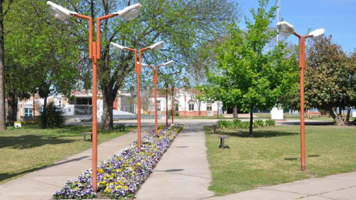 Maciá es un pequeño destino oculto en la provincia de Entre Ríos que invita a dejarse sorprender con sus grandes atractivos. Maciá es un pequeño destino oculto en la provincia de Entre Ríos que invita a dejarse sorprender con sus grandes atractivos.