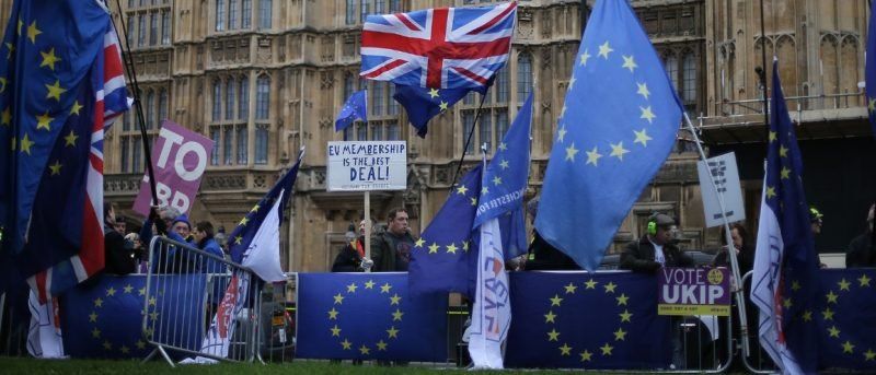 Los británicos se manifiestan en el Parlamento por la votación histórica sobre el Brexit