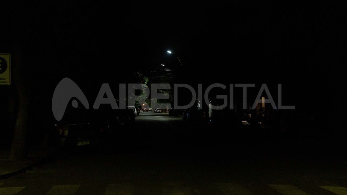 Los vecinos de barrio Candioti están alarmados por las fallas en el alumbrado público. Los vecinos de barrio Candioti están alarmados por las fallas en el alumbrado público.