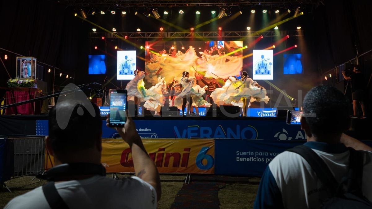 Como consecuencia de la cancelación de la jornada del viernes, este sábado y domingo los espectáculos comenzarán una media hora antes y se extenderán una hora para darle lugar a todos los artistas.