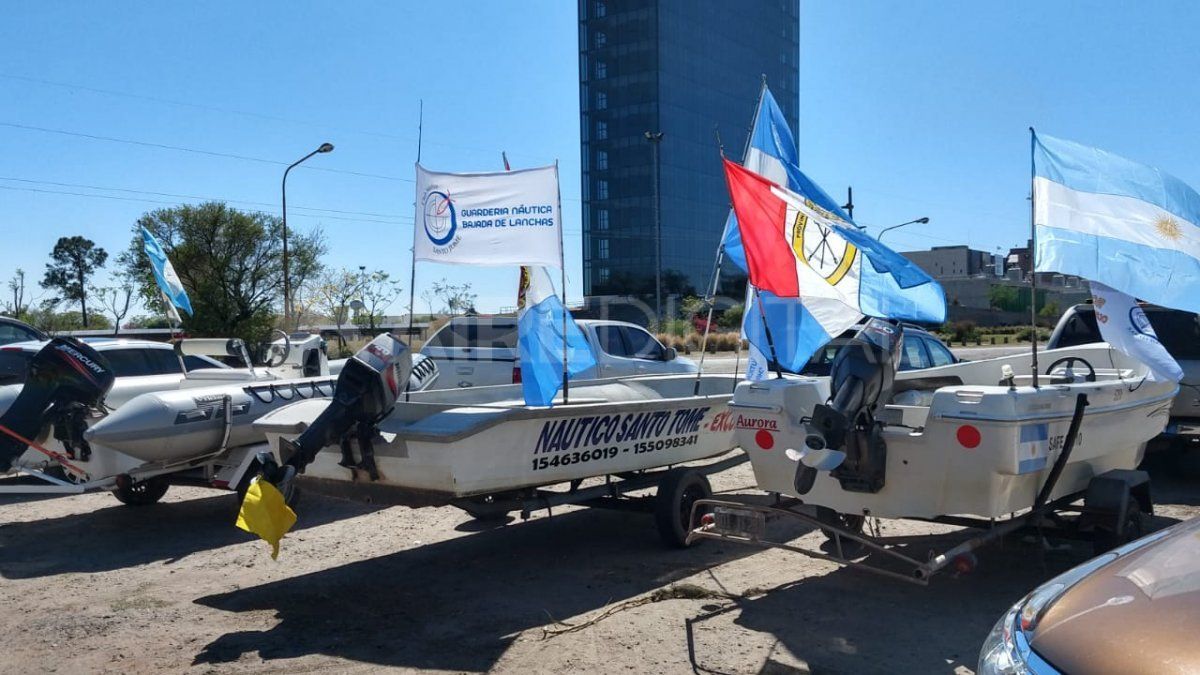 Las lanchas se movieron en la ciudad desde la ruta 168 hasta Casa de Gobierno.