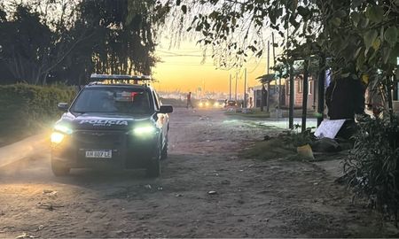 La tranquilidad de la tarde en el barrio Villa del Parque de la ciudad de Santa Fe se alteró este lunes por la tarde, cuando la Policía fue agredida a piedrazos en circunstancias que se tratan de establecer. La tranquilidad de la tarde en el barrio Villa del Parque de la ciudad de Santa Fe se alteró este lunes por la tarde, cuando la Policía fue agredida a piedrazos en circunstancias que se tratan de establecer.