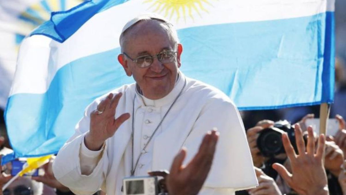 El Papa Francisco felicitó a Javier Milei por su victoria en las elecciones.