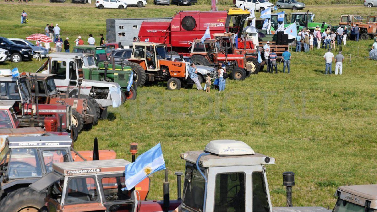 Este martes los productores realizaron una asamblea a la vera de la autopista Rosario–Buenos Aires