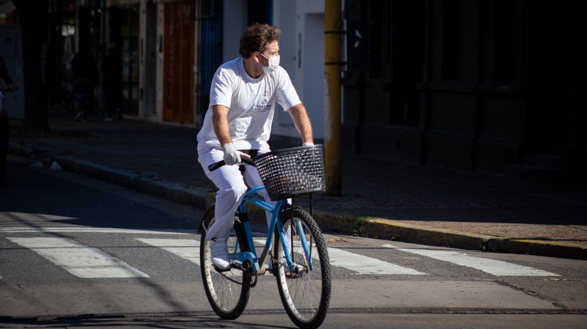 El barbijo pasó a ser un elemento de vital importancia para prevenir los contagios en el día a día. 