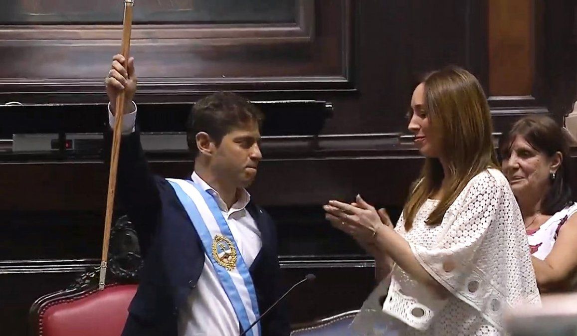 Kicillof asumió como gobernador bonaerense con la presencia de Alberto y Cristina