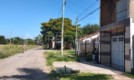 tres adolescentes se encerraron en el dormitorio mientras un conocido ladron les robaba tres adolescentes se encerraron en el dormitorio mientras un conocido ladron les robaba