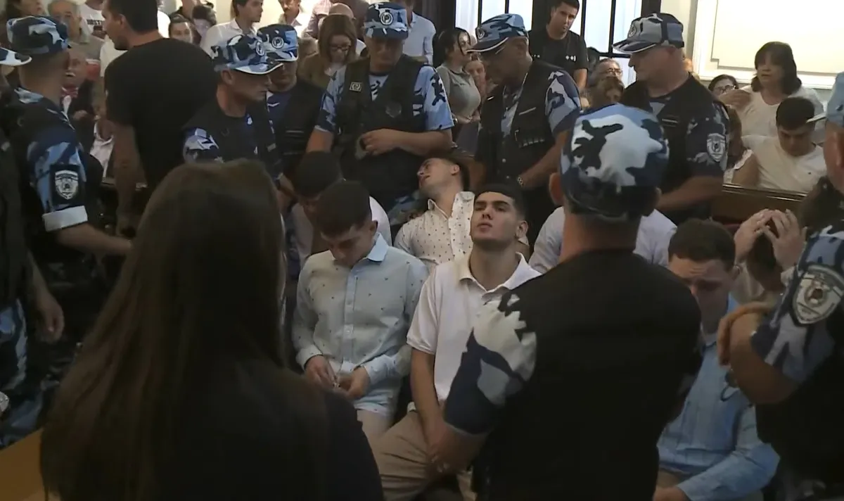 Cinco de los acusados de matar a Fernando Báez Sosa recibieron prisión perpetua, y los otros tres, 15 años.