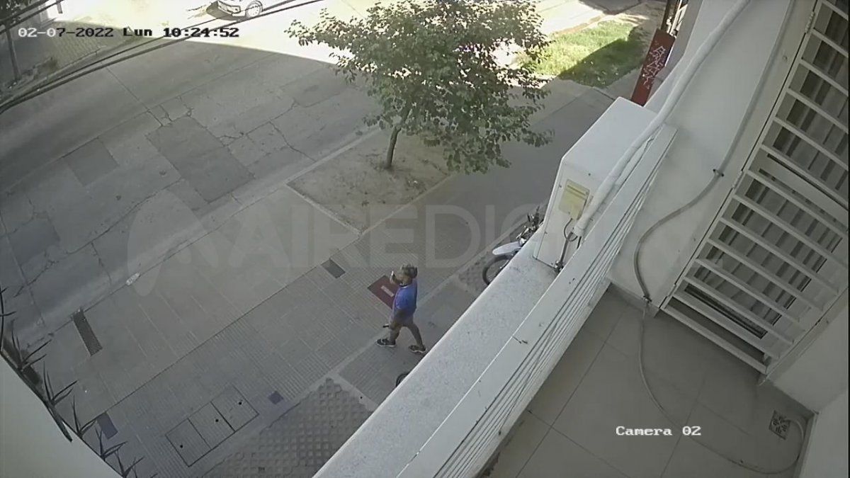 Imágenes del intento de estafa en el edificio ubicado en San Jerónimo y Mariano Comas.