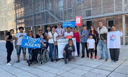 Personas con discapacidad se manifestaron en Santa Fe. Personas con discapacidad se manifestaron en Santa Fe.