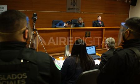 Compañeras de la víctima dejaron dejaron entrever que el crimen pudo haber sido a raíz de que la docente activó el protocolo por una alumna que había sido abusada sexualmente. Compañeras de la víctima dejaron dejaron entrever que el crimen pudo haber sido a raíz de que la docente activó el protocolo por una alumna que había sido abusada sexualmente.