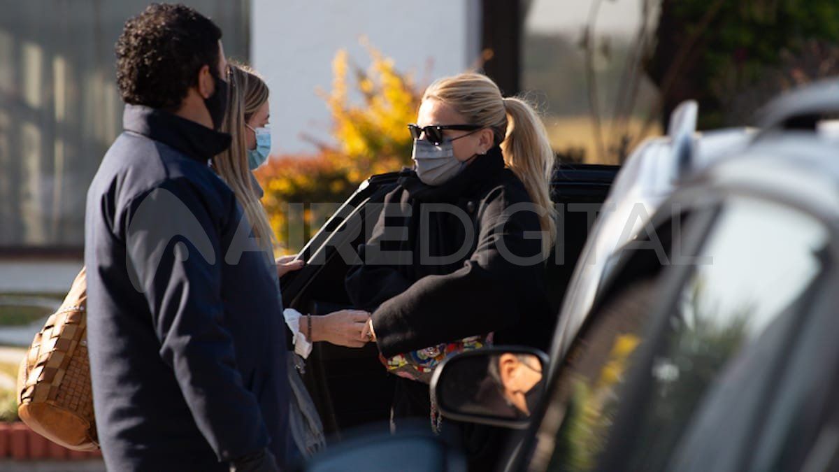 La esposa e hijas de Reutemann participaron del último adiós. 