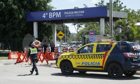 El exministro de Justicia de Jair Bolsonaro, Anderson Torres, fue detenido este sábado cuando llegó al Brasil desde Estados Unidos. El exministro de Justicia de Jair Bolsonaro, Anderson Torres, fue detenido este sábado cuando llegó al Brasil desde Estados Unidos.