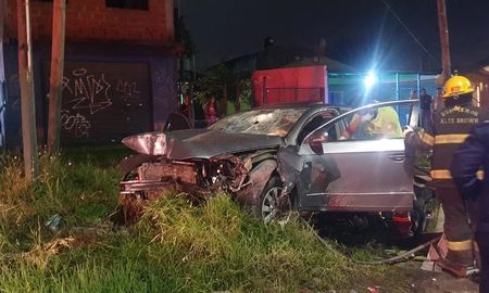 Los asaltantes les exigieron dinero pero Lust los esquivó a poca velocidad y uno de ellos que estaba del lado de su ventanilla efectuó un disparo que le ingresó por el costado del cuerpo. Los asaltantes les exigieron dinero pero Lust los esquivó a poca velocidad y uno de ellos que estaba del lado de su ventanilla efectuó un disparo que le ingresó por el costado del cuerpo.