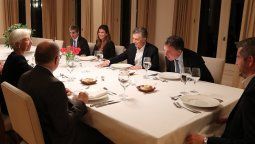 Lagarde se reunió con Macri y respaldó recortes Lagarde se reunió con Macri y respaldó recortes