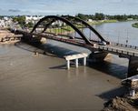La obra del nuevo puente Santa Fe-Santo Tomé avanza con cuatro frentes. La obra del nuevo puente Santa Fe-Santo Tomé avanza con cuatro frentes.
