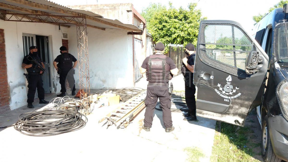 Barrio Abasto: allanamientos por instaladores clandestinos de TV por cable&nbsp;