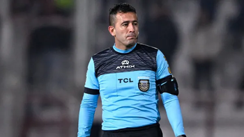 Denunciaron a un árbitro del fútbol argentino por presunto arreglo de partidos: los chats que se filtraron