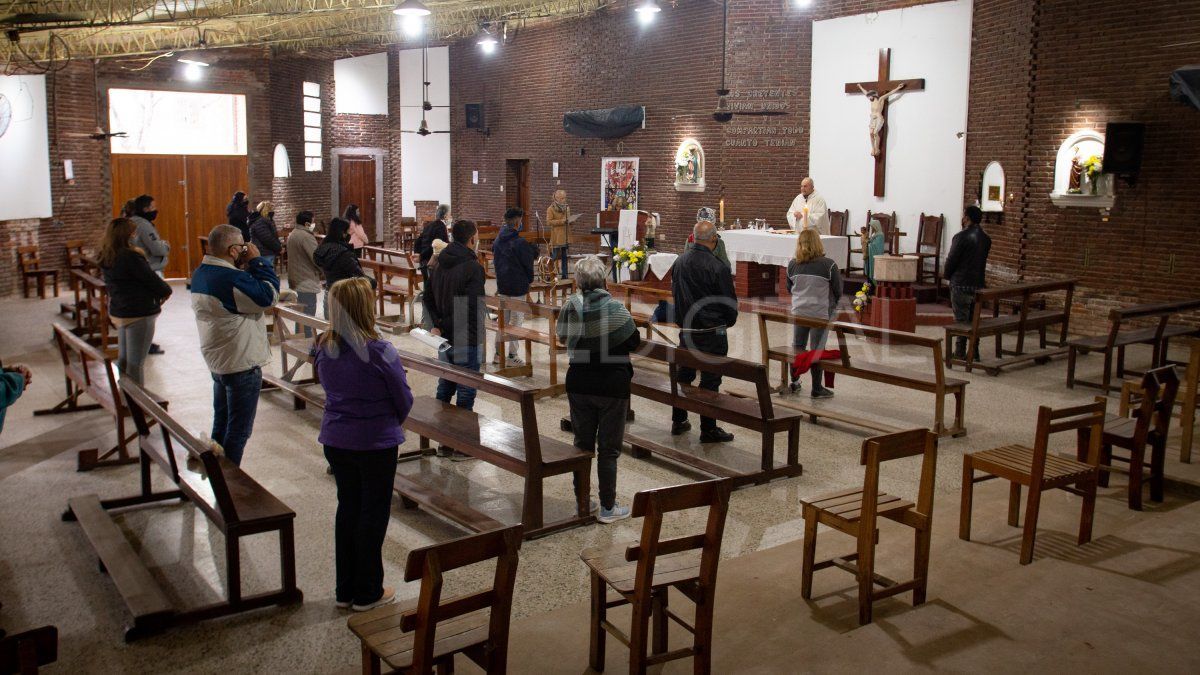 La parroquia de San Cayetano permanece abierta para las 10 misas programadas