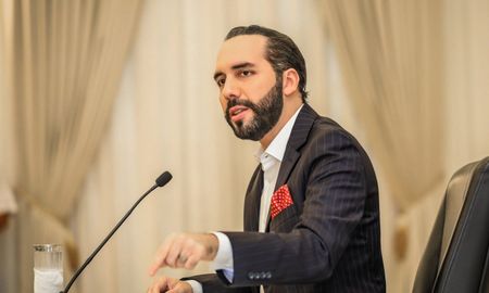 Bukele subrayó la importancia de un sistema educativo centrado en impartir contenidos útiles y tradicionales. Bukele subrayó la importancia de un sistema educativo centrado en impartir contenidos útiles y tradicionales.