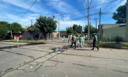 Tras la confirmación de dos nuevos casos de dengue en la ciudad de Santa Fe el municipio lleva adelante operativos de bloqueo en barrio Coronel Dorrego y María Selva. Tras la confirmación de dos nuevos casos de dengue en la ciudad de Santa Fe el municipio lleva adelante operativos de bloqueo en barrio Coronel Dorrego y María Selva.